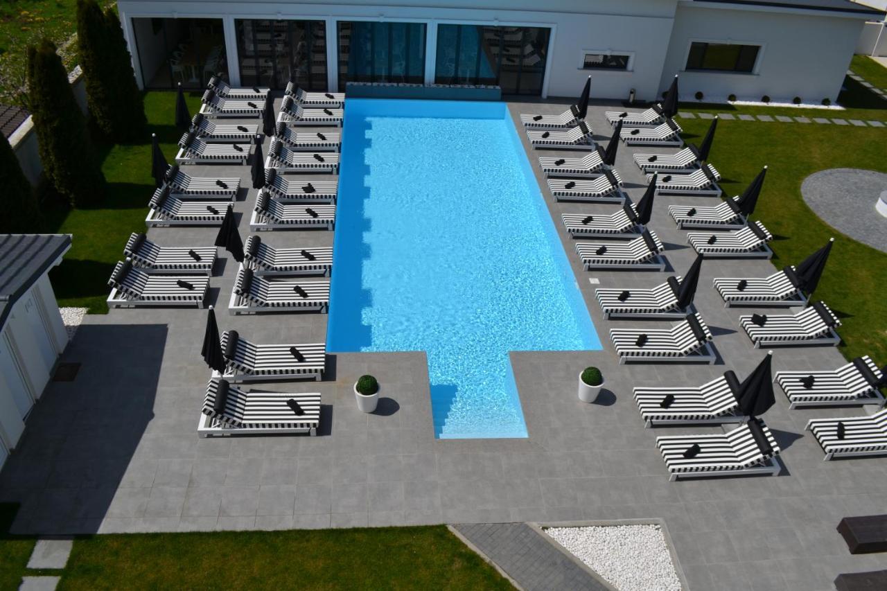 Krystal Boutique Mansion Hotel Hunedoara Exterior photo