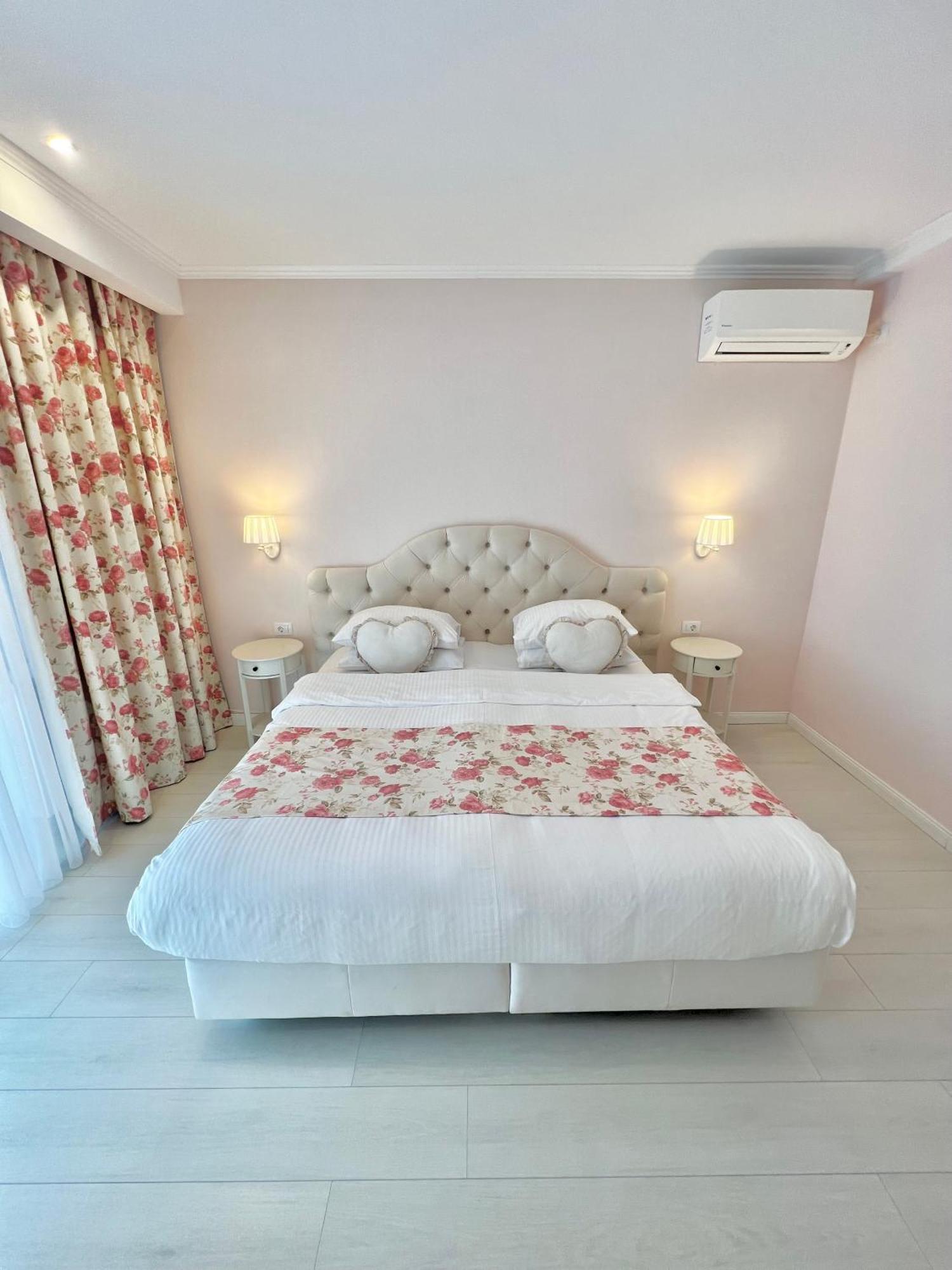 Krystal Boutique Mansion Hotel Hunedoara Exterior photo