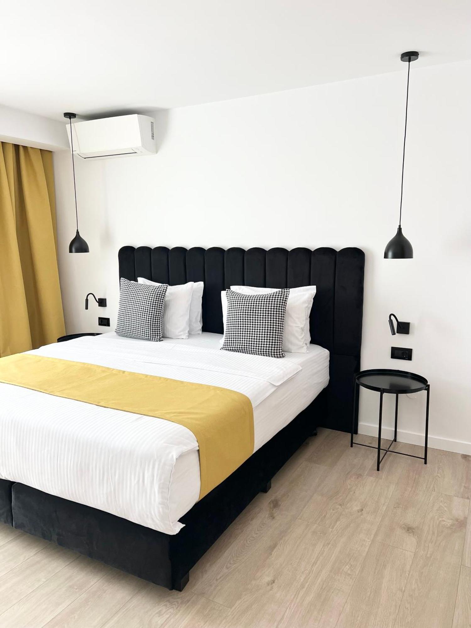 Krystal Boutique Mansion Hotel Hunedoara Exterior photo
