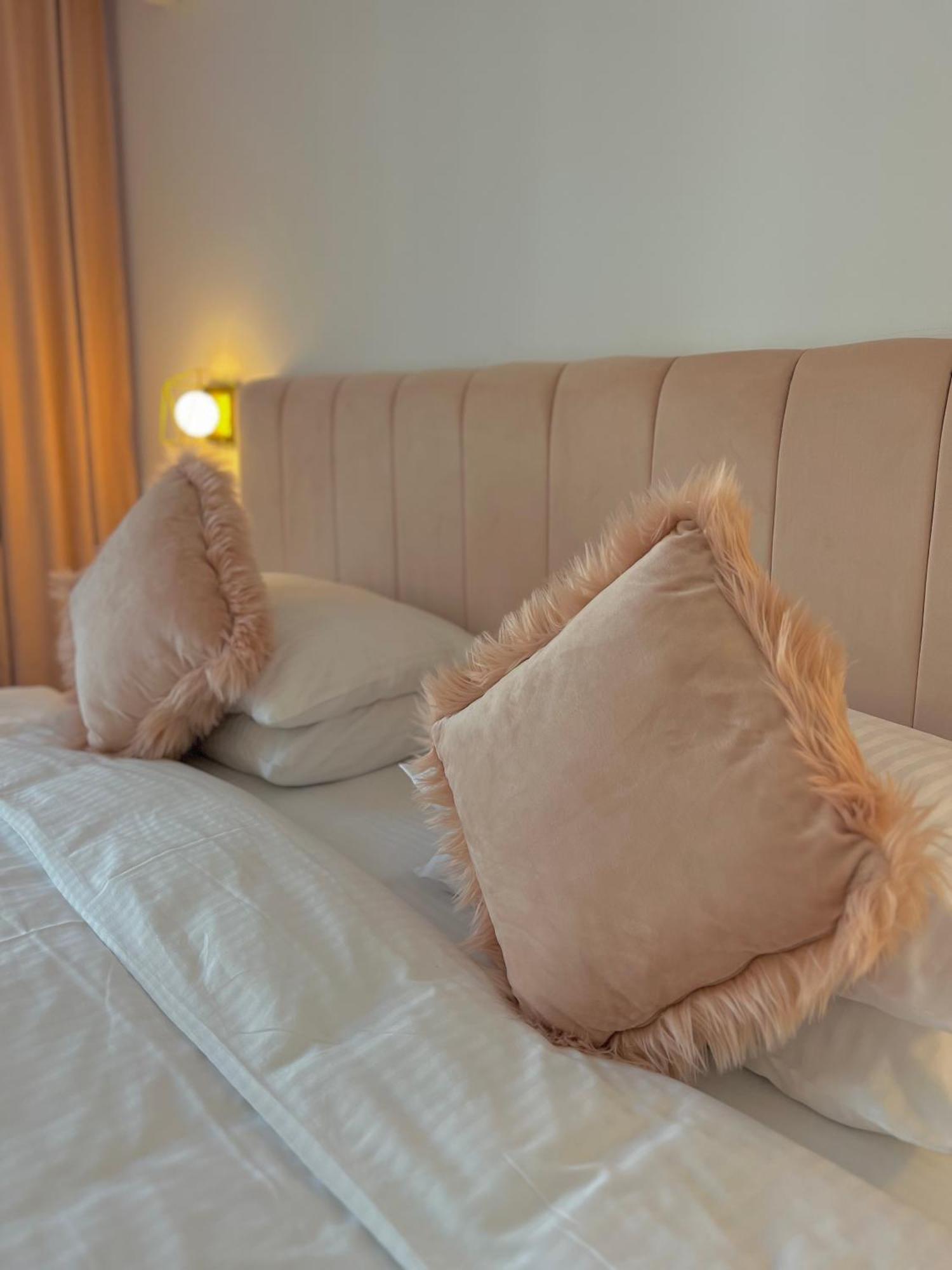 Krystal Boutique Mansion Hotel Hunedoara Exterior photo